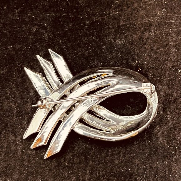 Vintage Silver Tone, Round And Baguette Clear Rhinestones Ribbon Brooch (3810) - Picture 6 of 7